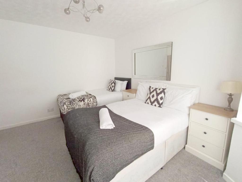 Cozy 4 Bedroom House In Smethwick With 4 Bathrooms Perfect For Contractors And Families Μπέρμιγχαμ Εξωτερικό φωτογραφία