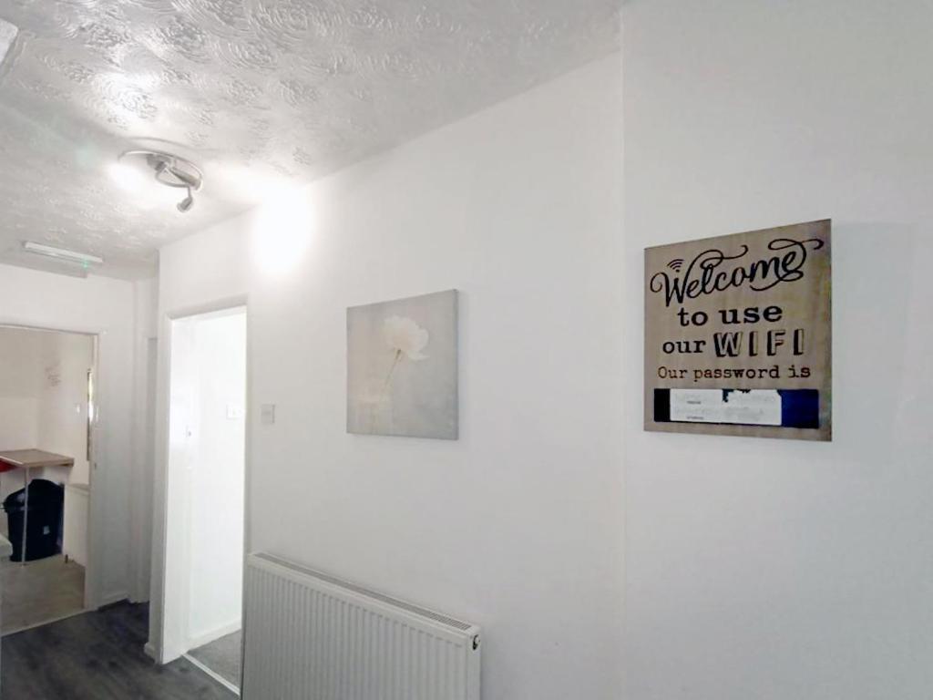Cozy 4 Bedroom House In Smethwick With 4 Bathrooms Perfect For Contractors And Families Μπέρμιγχαμ Εξωτερικό φωτογραφία