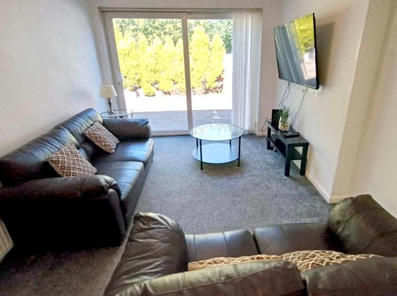 Cozy 4 Bedroom House In Smethwick With 4 Bathrooms Perfect For Contractors And Families Μπέρμιγχαμ Εξωτερικό φωτογραφία