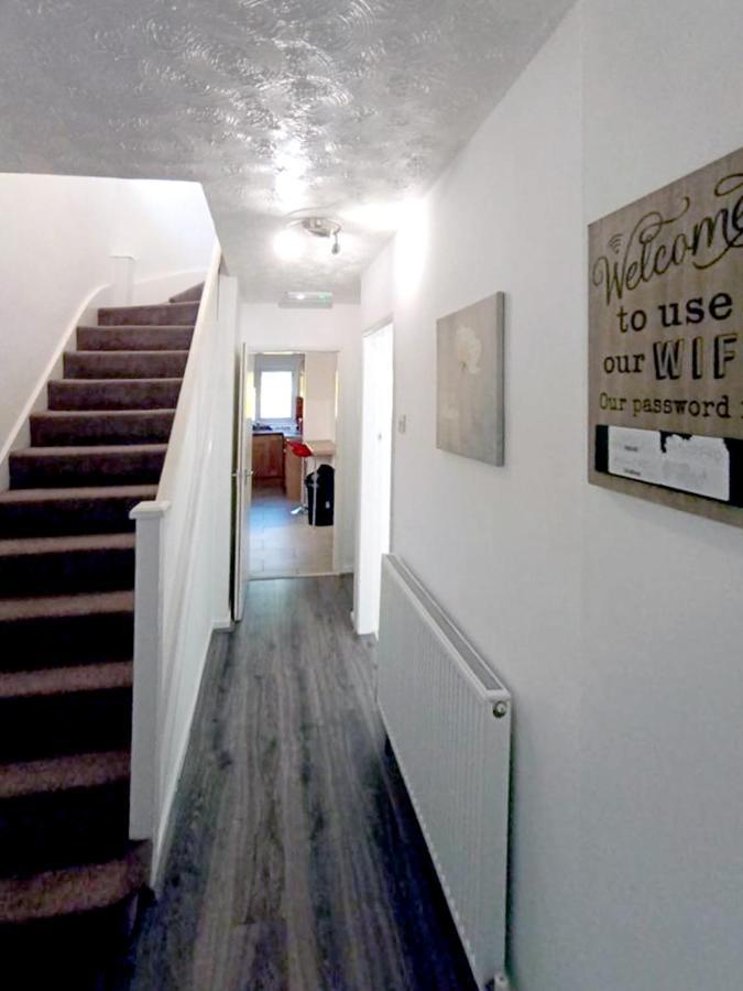 Cozy 4 Bedroom House In Smethwick With 4 Bathrooms Perfect For Contractors And Families Μπέρμιγχαμ Εξωτερικό φωτογραφία