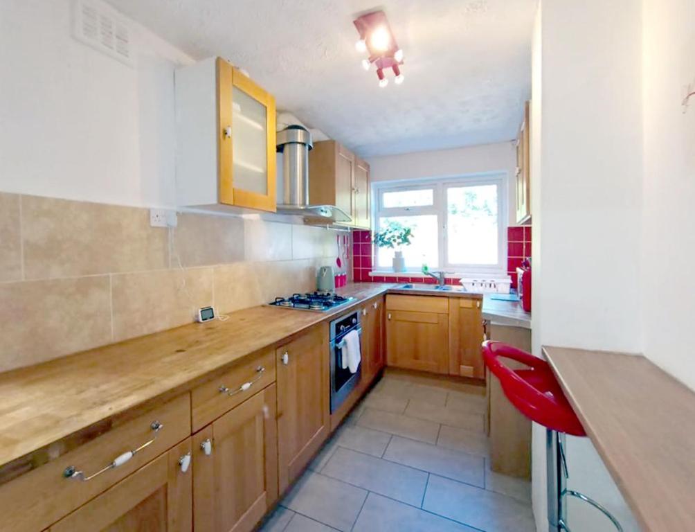 Cozy 4 Bedroom House In Smethwick With 4 Bathrooms Perfect For Contractors And Families Μπέρμιγχαμ Εξωτερικό φωτογραφία